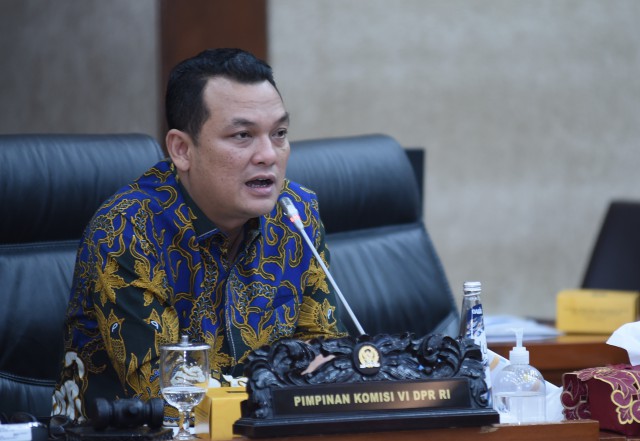 Wakil Ketua Komisi VI DPR RI Martin Manurung saat memimpin Rapat Kerja dengan BUMN Farmasi di Gedung DPR, Jakarta, Selasa (24/1/2023). Foto: Eot-DPR