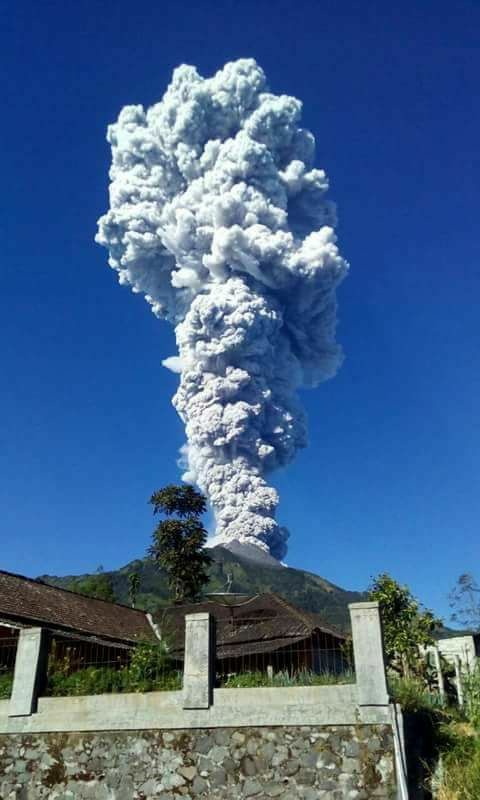 Badan Geologi Rilis Status Gunung Api di Indonesia, 4 Dalam Kondisi Siaga /FB Rasya Anggara