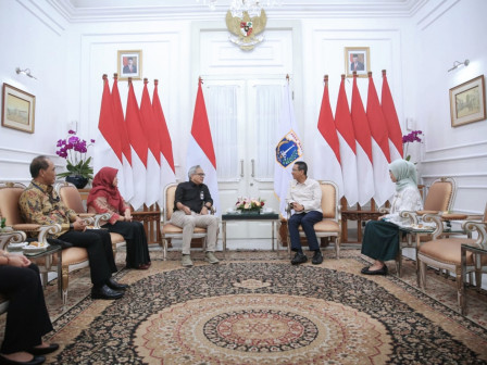 Penjabat (Pj) Gubernur DKI Jakarta, Heru Budi Hartono menerima kunjungan Sekretaris Utama Badan Kependudukan dan Keluarga Berencana Nasional (BKKBN), Tavip Agus Rayanto