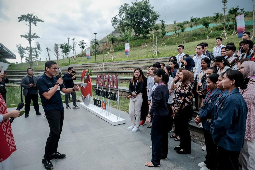 Sandiaga Uno Ajak Pemuda ASEAN Promosikan Labuan Bajo Lewat Medsos/Kemenparekraf