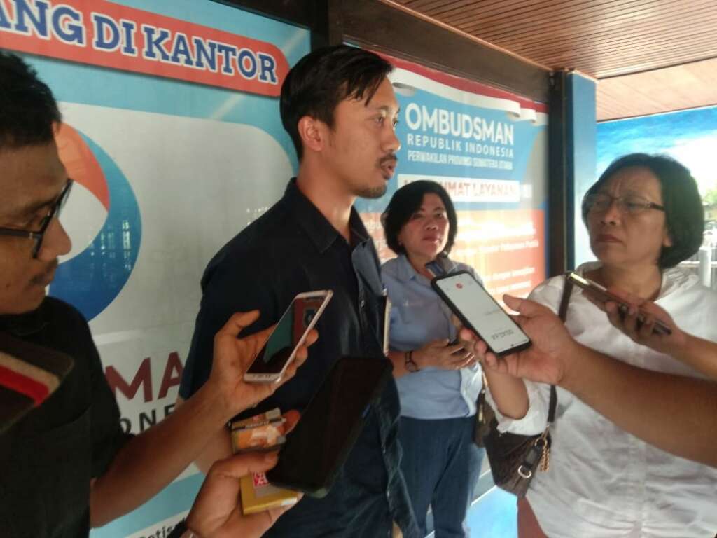 VP Penjualan Wilayah 1 Pupuk Indonesia, Wawan Arjuna saat memberikan keterangan kepada wartawan usai bertemu Ombudsman Sumut.