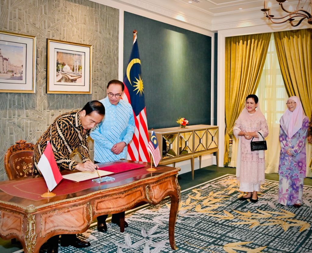 Presiden Jokowi dan Ibu Iriana disambut oleh PM Dato’ Seri Anwar Ibrahim dan Dato’ Seri Wan Azizah, Kamis (08/06/2023), di Kompleks Seri Perdana, Putrajaya, Malaysia.