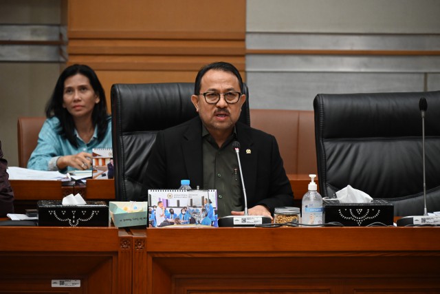Wakil Ketua Komisi III DPR RI Pangeran Khairul Saleh memimpin rapat Komisi III DPR di Senayan, Jakarta, Rabu (7/6/2023).