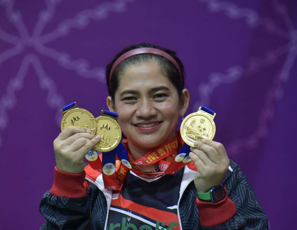 Atlet putri para bulutangkis Indonesia Leani Ratri Oktila berhasil menyumbangka tiga medali emas untuk Merah Putih di ajang Asean Para Games ke-12 Phnom Penh, Kamboja.